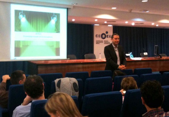 guillermo_vilarroig_overalia_charla_cebek_junio_2013 Guillermo Vilarroig, de Overalia, en CEBEK